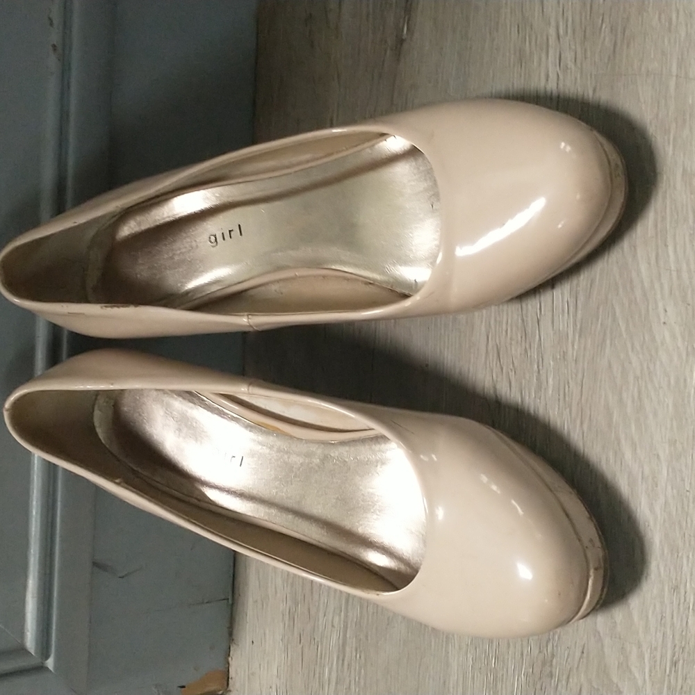 Nude pumps